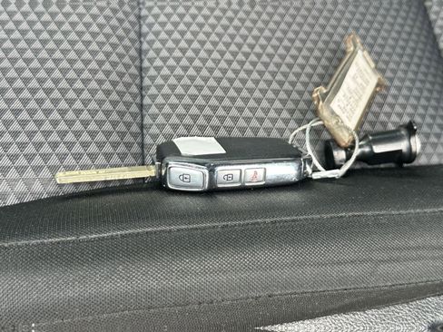Used 2025 Kia Soul LX w/ LX Technology Package FWD image 21