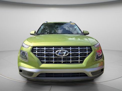 Used 2023 Hyundai Venue SEL w/ Cargo Package FWD image 3