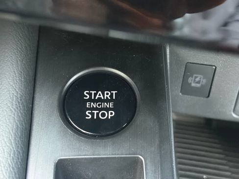 Certified 2025 Nissan Kicks SR image 26