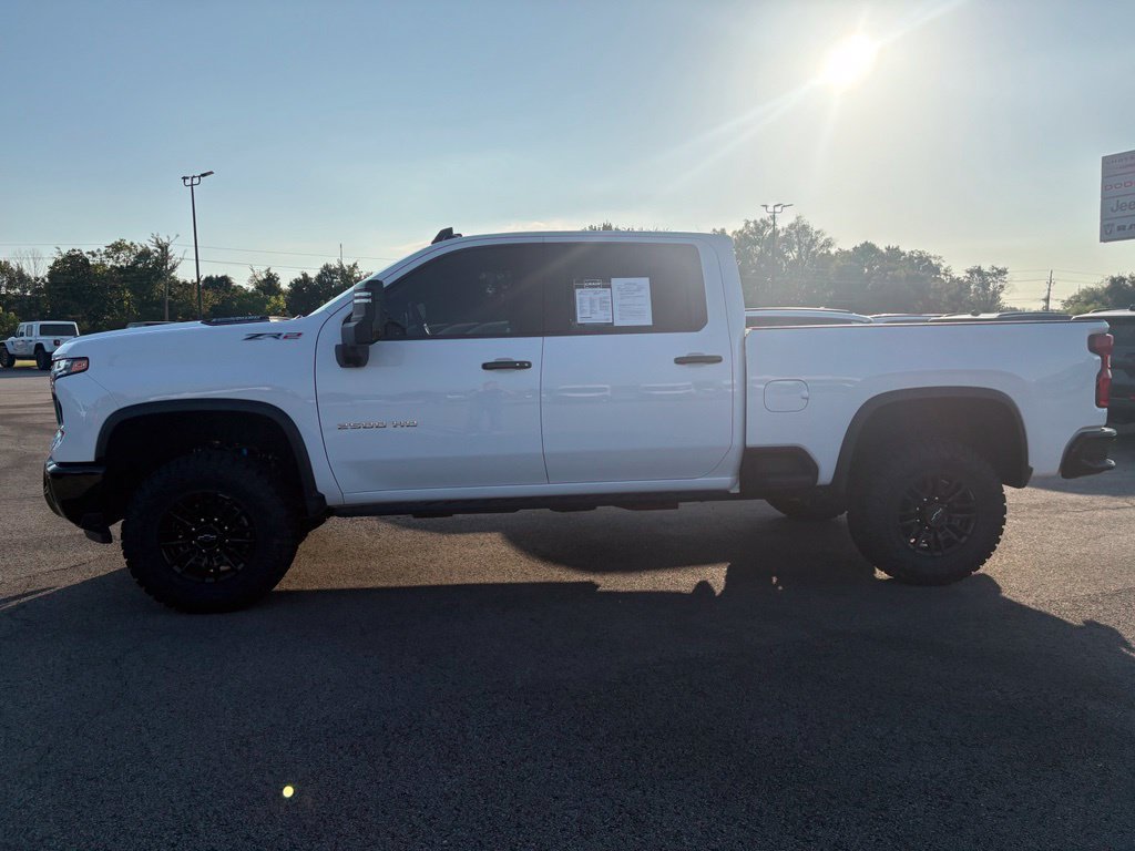 Used 2024 Chevrolet Silverado 2500 ZR2 w/ Technology Package AWD/4WD image 4