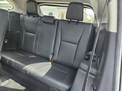 Used 2022 Toyota Highlander Platinum image 6