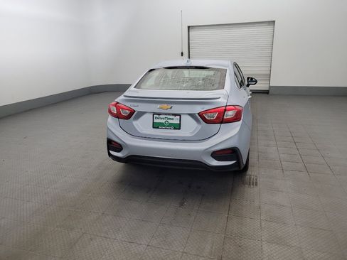 Used 2017 Chevrolet Cruze LT w/ Convenience Package FWD image 7