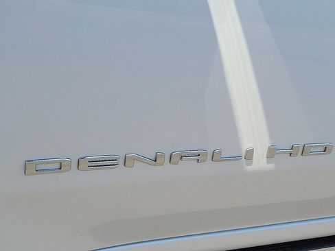 Used 2024 GMC Sierra 2500 Denali Ultimate AWD/4WD image 9