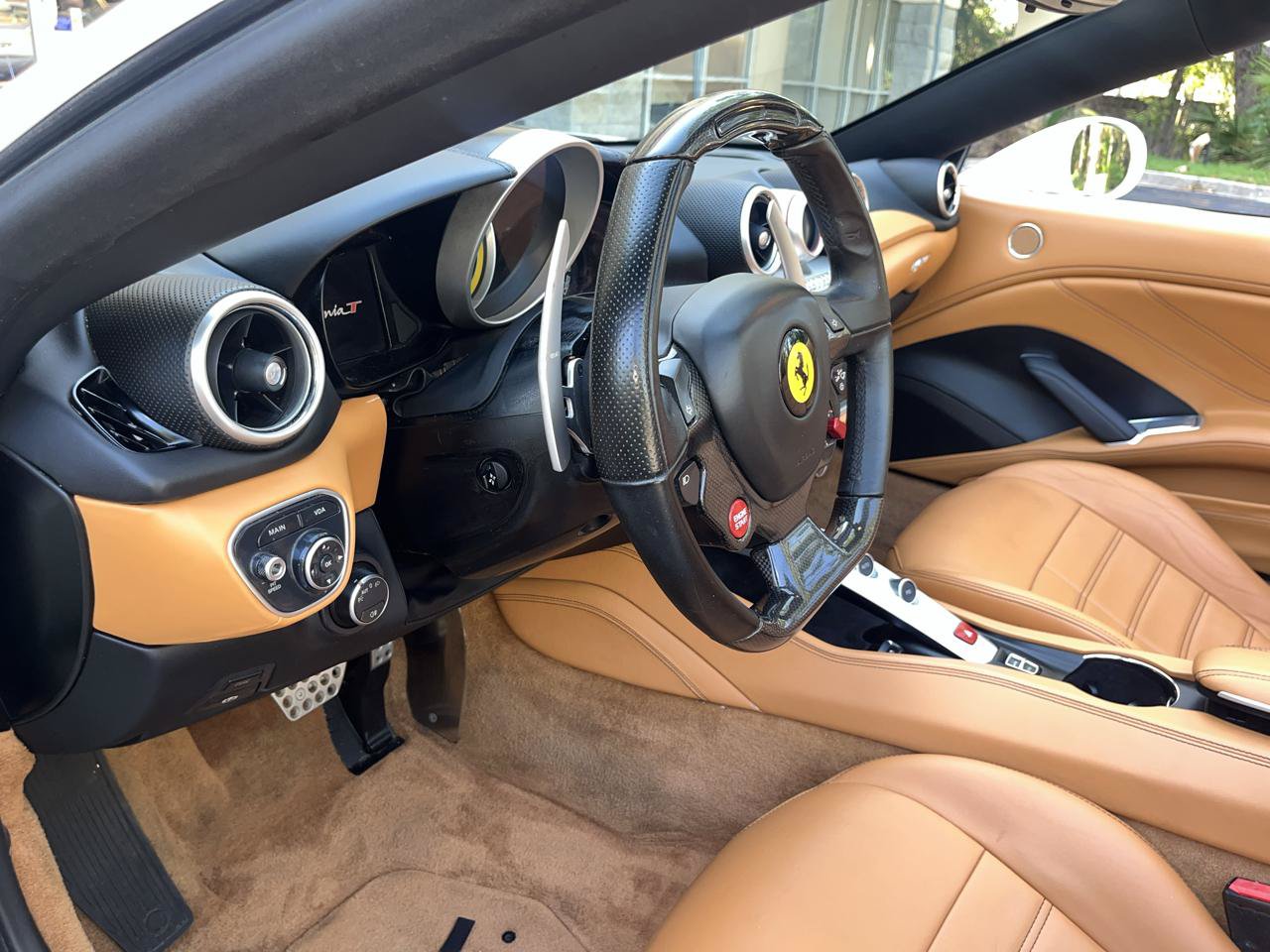 Used 2016 Ferrari California T RWD image 31