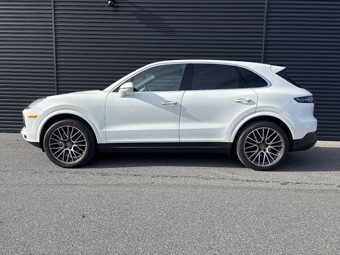 Certified 2022 Porsche Cayenne image 1