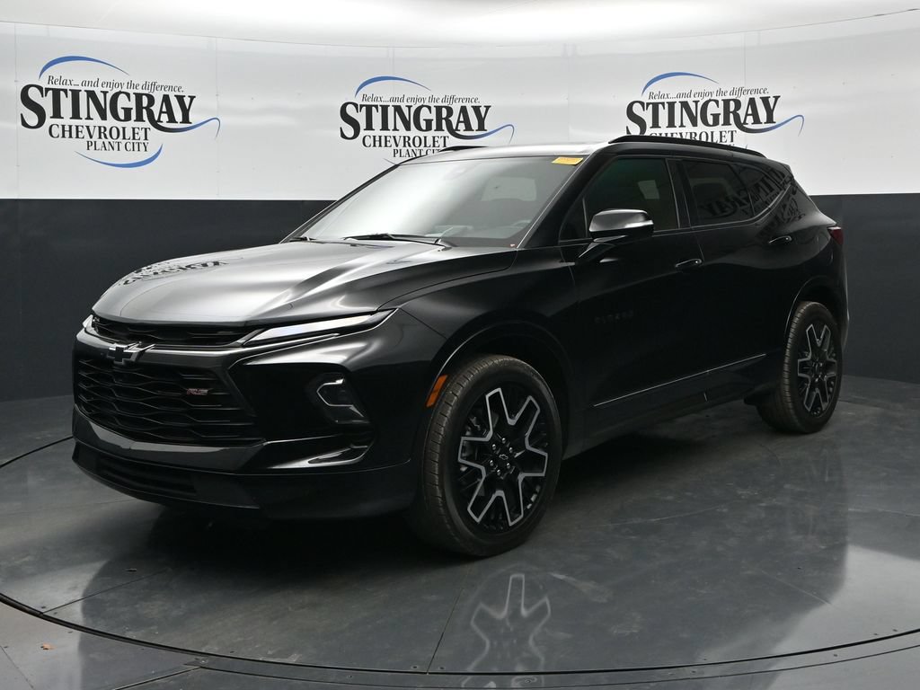 Used 2023 Chevrolet Blazer RS w/ Driver Confidence II Package FWD image 3