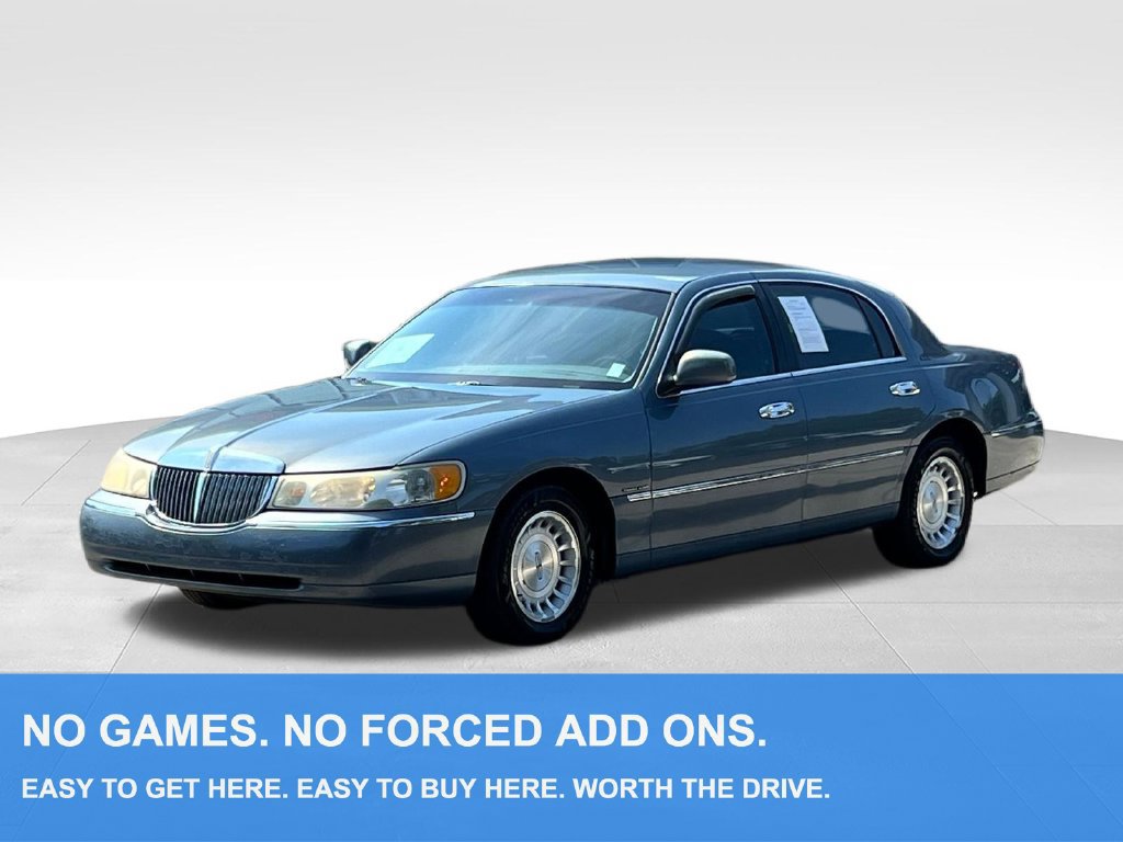 Used 1999 Lincoln Town Car Executive RWD image 1