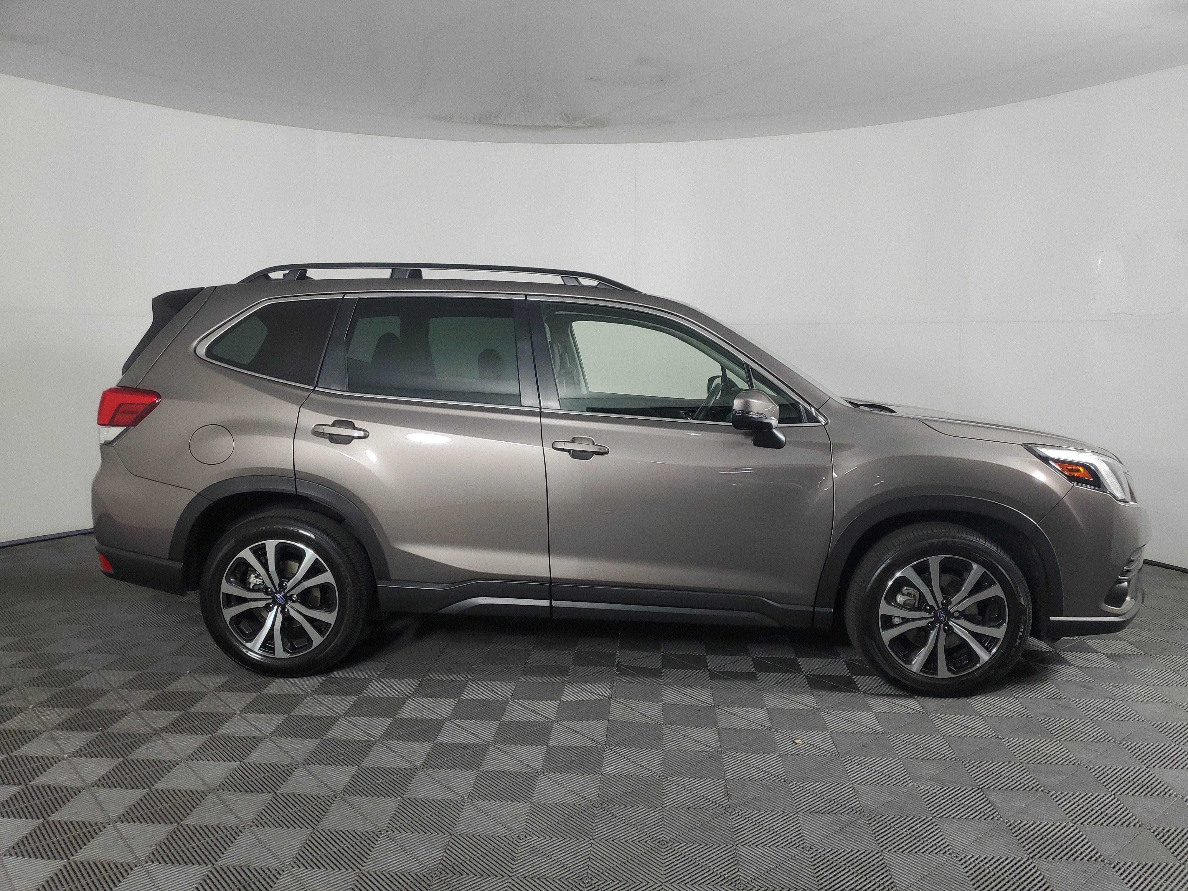 Used 2024 Subaru Forester Limited AWD/4WD image 3