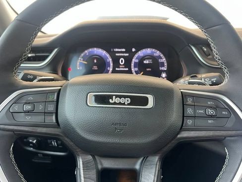 Used 2024 Jeep Grand Cherokee Limited w/ Black Appearance Package AWD/4WD image 20