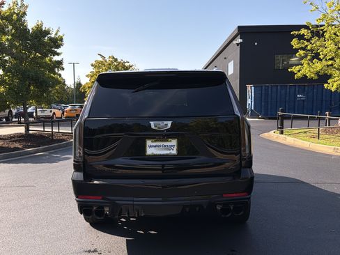 Used 2026 Cadillac Escalade V w/ LPO, ONYX Package AWD/4WD image 17