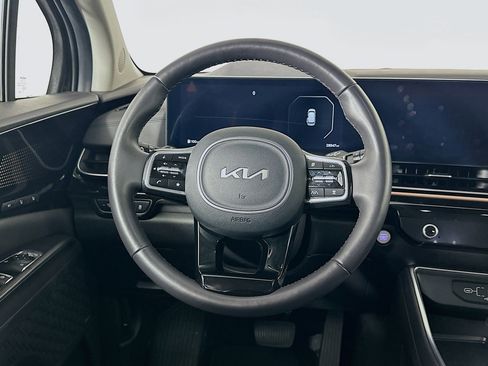 Used 2025 Kia Carnival SX Prestige image 18