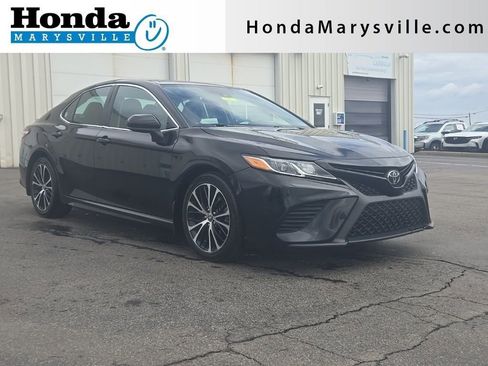Used 2020 Toyota Camry SE image 1