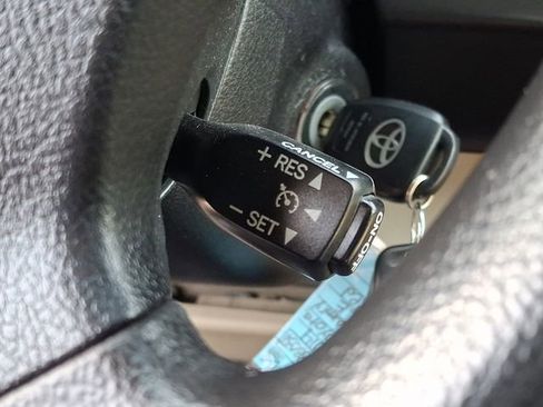 Used 2014 Toyota Camry LE image 22