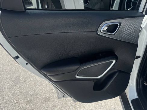 Used 2020 Kia Soul LX FWD image 21
