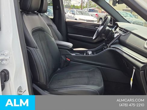 Used 2025 Jeep Grand Cherokee L Altitude AWD/4WD image 18