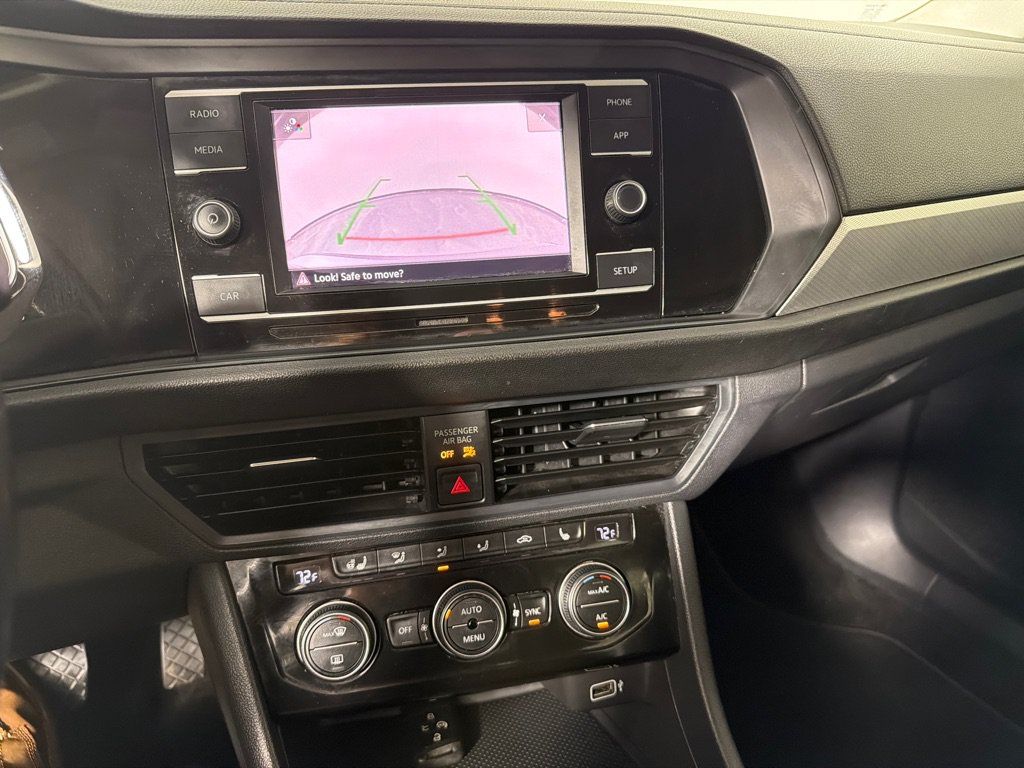 Used 2019 Volkswagen Jetta SE w/ Cold Weather Package FWD image 17