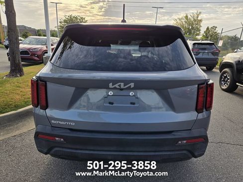 Used 2023 Kia Sorento LX FWD image 4