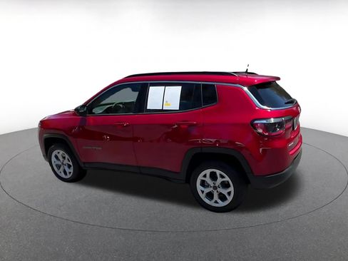 Used 2025 Jeep Compass Latitude AWD/4WD image 11