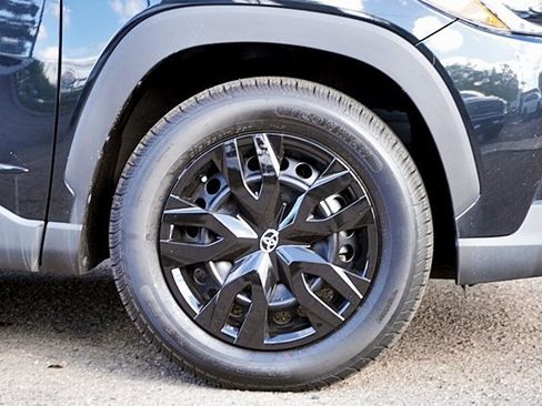 Used 2022 Toyota Corolla Cross L image 8