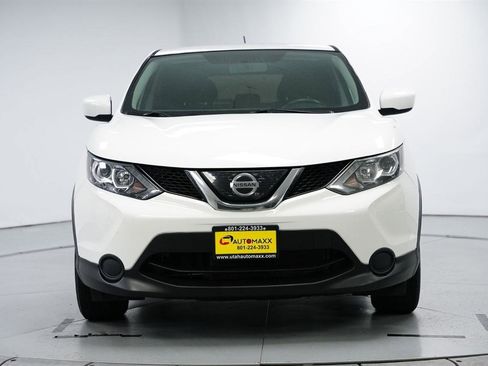 Used 2019 Nissan Rogue Sport S image 2