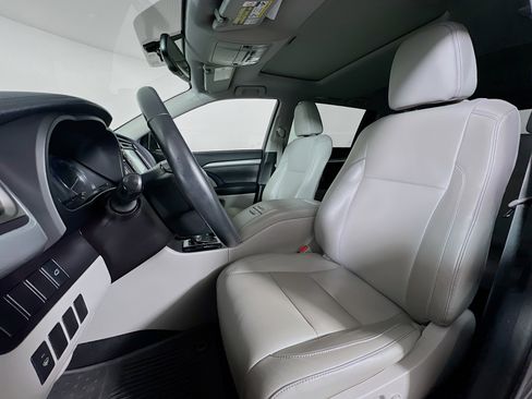 Certified 2015 Toyota Highlander XLE image 11