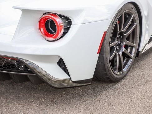 Used 2017 Ford GT RWD image 44