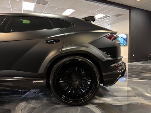 Used 2023 Lamborghini Urus Performante AWD/4WD image 11