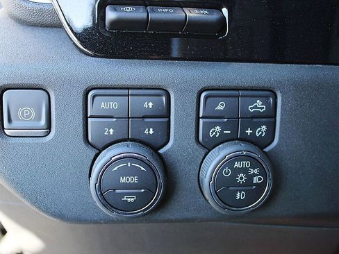 Used 2023 Chevrolet Silverado 1500 High Country w/ High Country Premium Package image 17