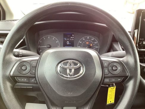 Used 2025 Toyota Corolla LE image 21