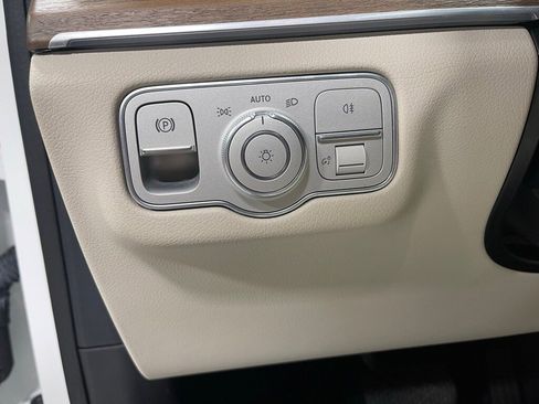 Used 2024 Mercedes-Benz GLS 450 4MATIC image 19