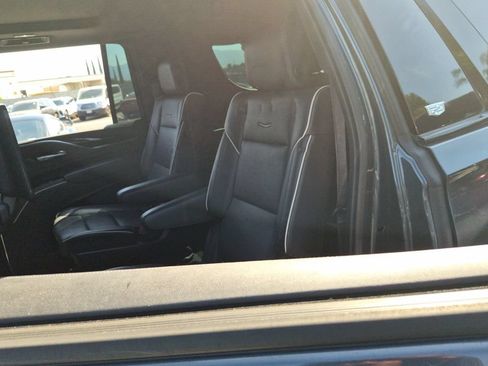 Used 2021 Cadillac Escalade ESV Sport RWD image 12