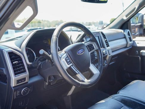 Used 2019 Ford F250 Lariat AWD/4WD image 2