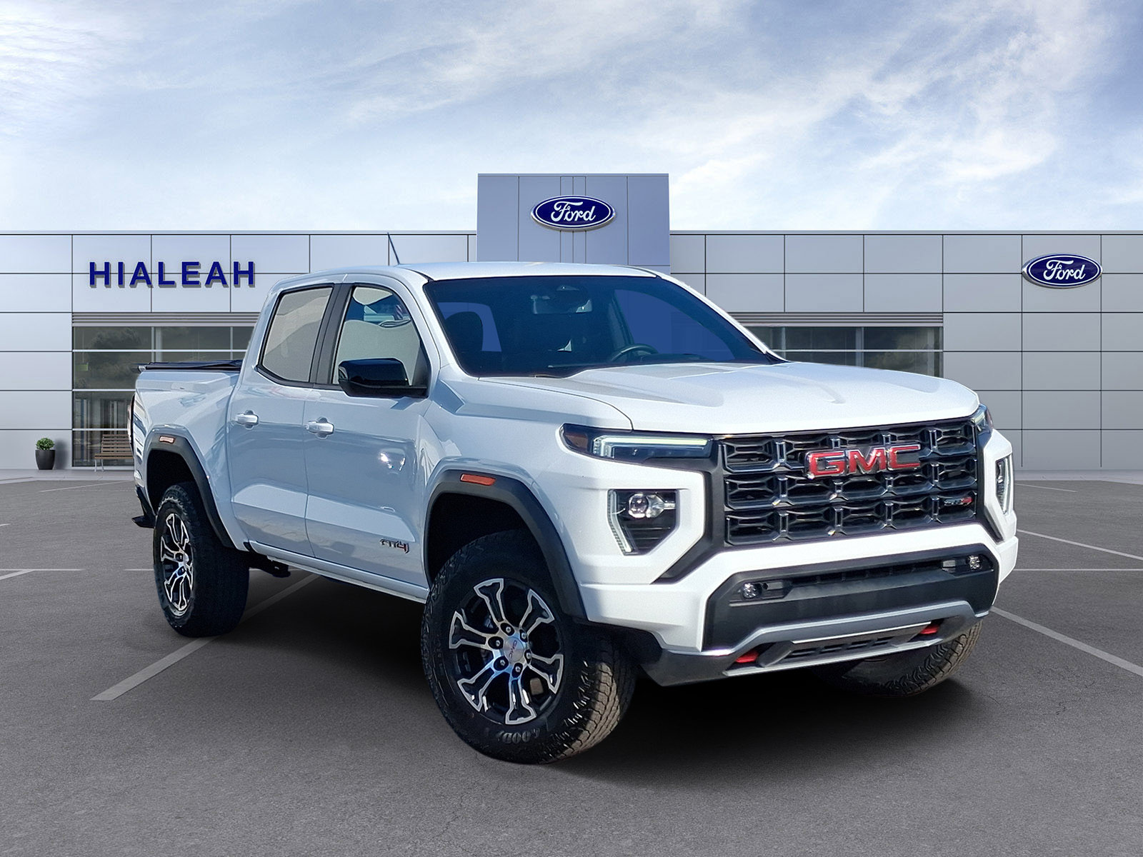 Used 2025 GMC Canyon AT4 AWD/4WD image 1