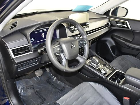 Used 2025 Mitsubishi Outlander SE AWD/4WD image 36