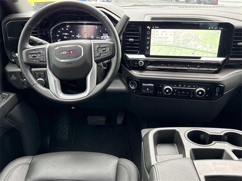 Used 2025 GMC Sierra 1500 SLT image 2