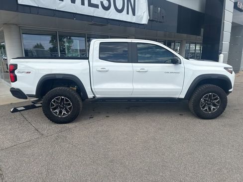 Used 2025 Chevrolet Colorado ZR2 w/ Technology Package AWD/4WD image 5