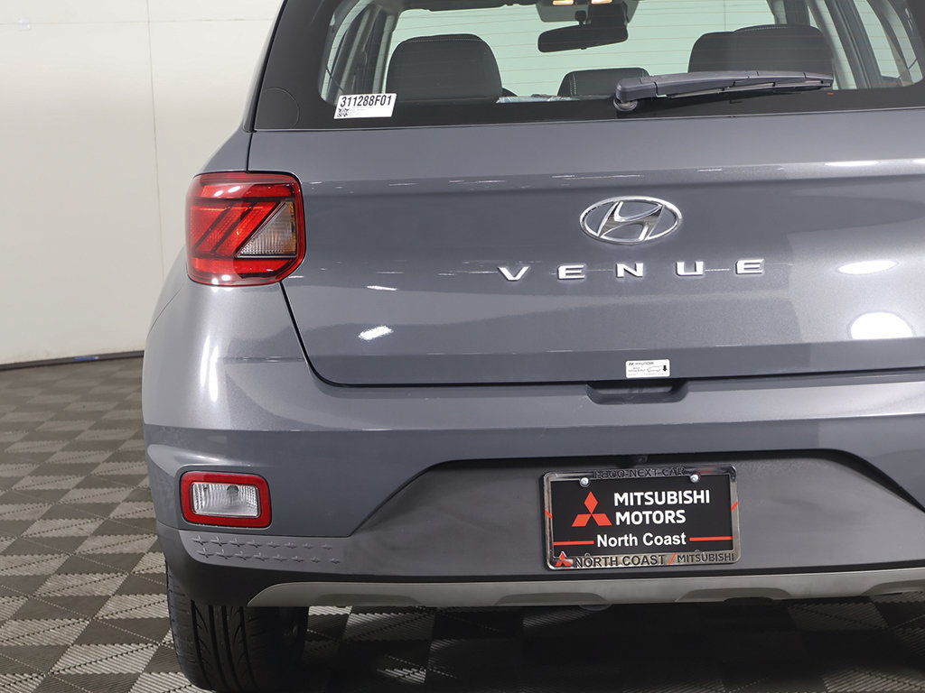 Used 2024 Hyundai Venue SEL FWD image 14