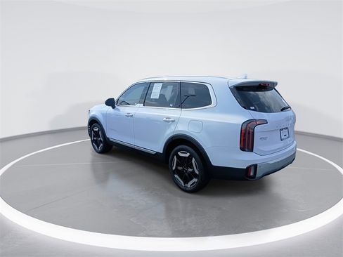 Used 2024 Kia Telluride EX w/ EX Captain's Chair Package image 6