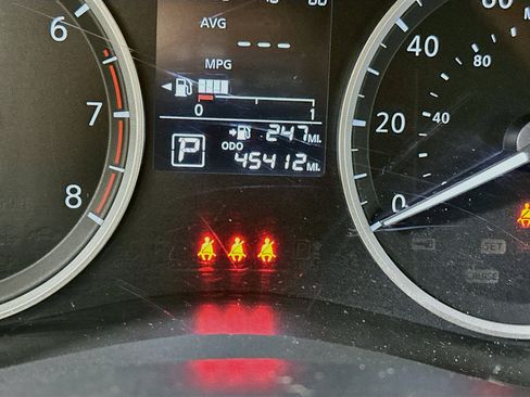 Used 2025 Nissan Versa S FWD image 19