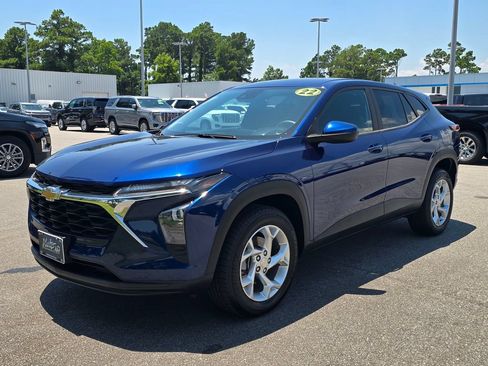 Certified 2024 Chevrolet Trax LS w/ LS Convenience Package FWD image 1