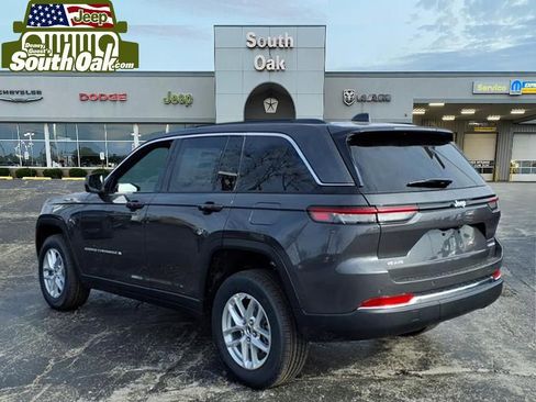 New 2026 Jeep Grand Cherokee Laredo image 4