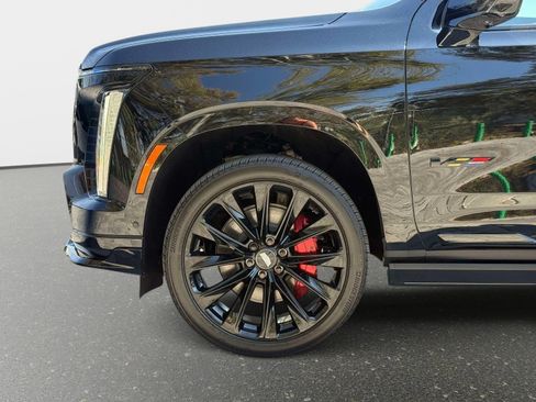 Used 2026 Cadillac Escalade V w/ LPO, ONYX Package AWD/4WD image 12