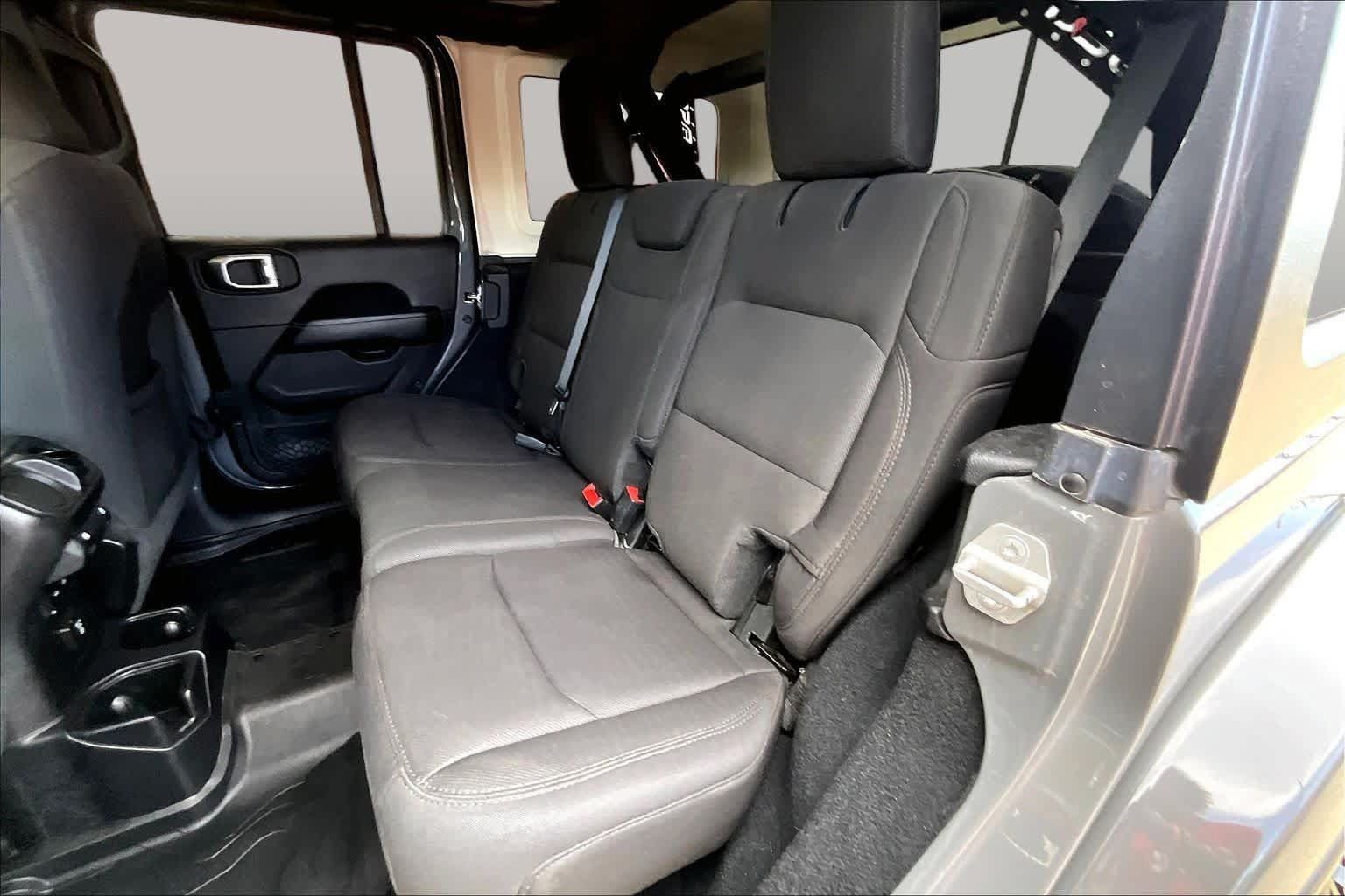 Used 2020 Jeep Wrangler Unlimited Sahara AWD/4WD image 20