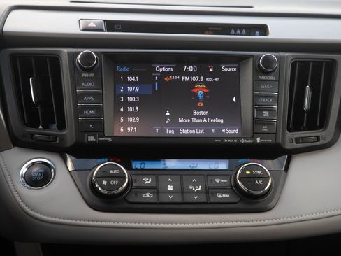 Used 2017 Toyota RAV4 Platinum FWD image 18