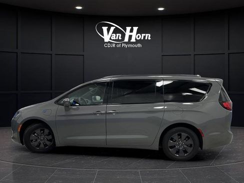 Used 2020 Chrysler Pacifica Limited w/ Advanced Safetytec Group image 13