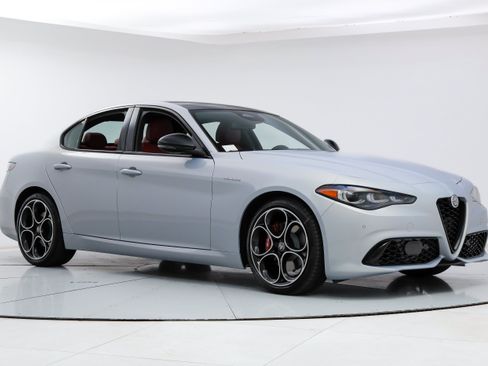 New 2026 Alfa Romeo Giulia w/ Driving Assist Package RWD image 6
