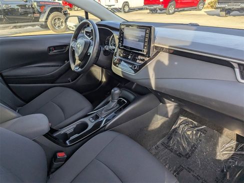 Used 2022 Toyota Corolla LE image 9