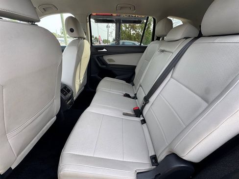 Used 2021 Volkswagen Tiguan SE image 11