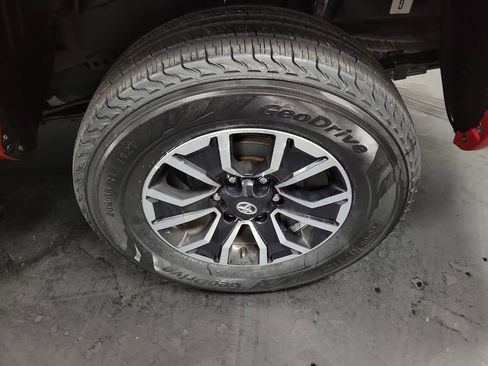 Used 2022 Toyota Tacoma TRD Sport image 11