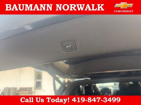 Used 2023 Chevrolet Traverse LT FWD image 36